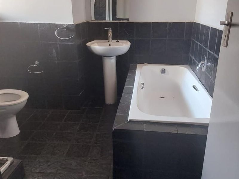 2 Bedroom ,1 Bathroom Apartment for Sale in Midrand - Photo 7
