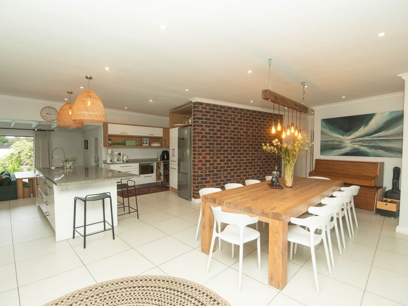 Gorgeous 3 Bedroom Home with Flat in Linkside - Photo 10