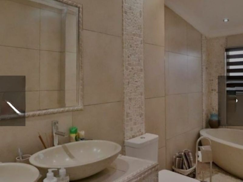Stunning 4 bedroom house with a swimming pool for rent is waiting for you and lovely family - Photo 8