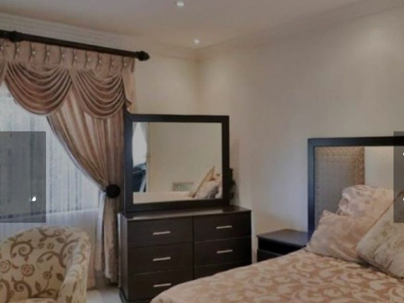 Stunning 4 bedroom house with a swimming pool for rent is waiting for you and lovely family - Photo 5