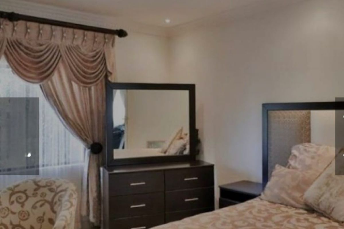 Stunning 4 bedroom house with a swimming pool for rent is waiting for you and lovely family - Photo 5