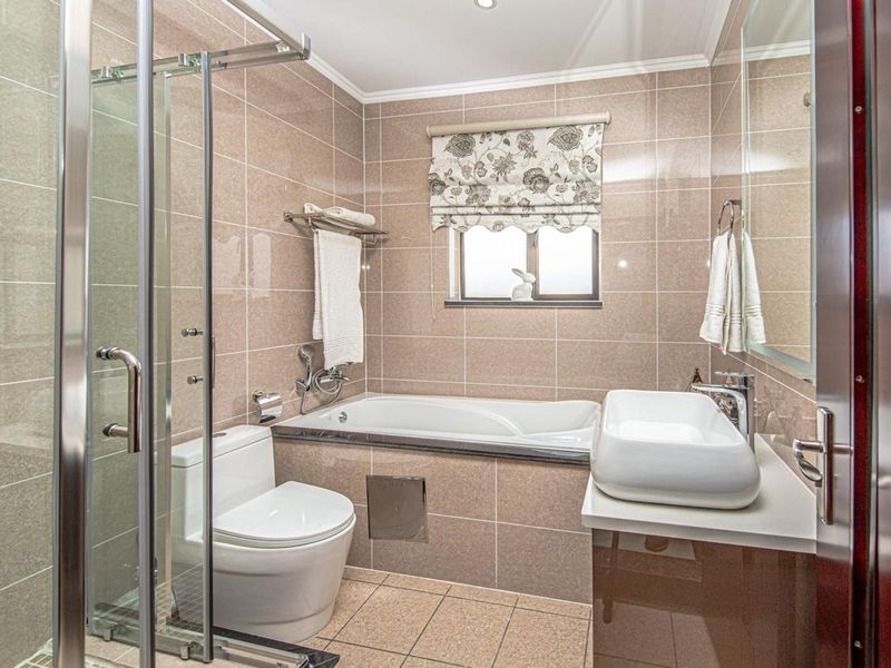 Cluster To Rent in Fourways, Sandton - Photo 6