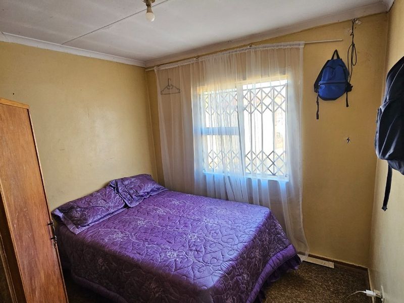 Urgent House Sale in Thabong, Welkom - Photo 6