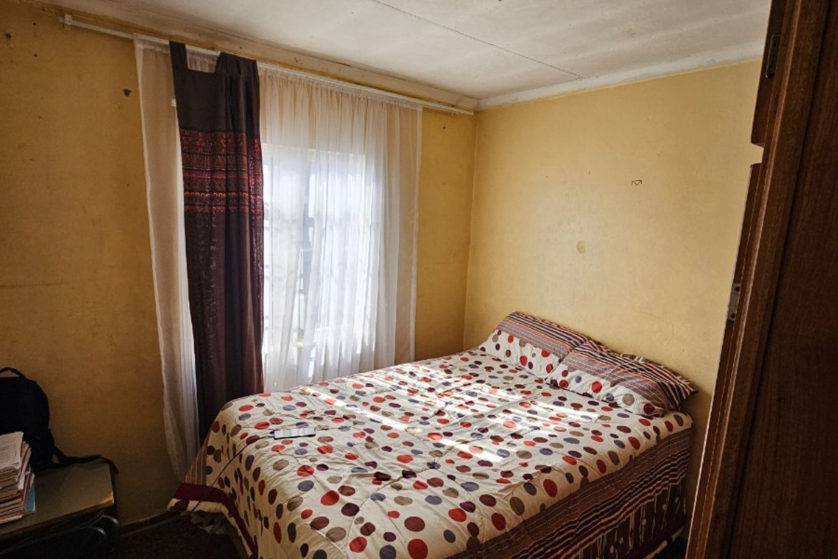 Urgent House Sale in Thabong, Welkom - Photo 5