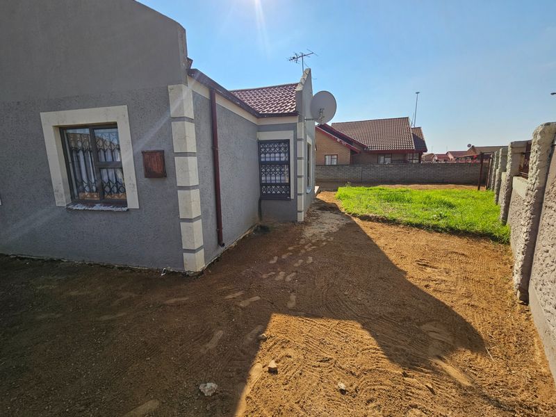 Urgent House Sale in Thabong, Welkom - Photo 10