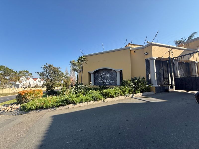 Secure Full Title Estate Living in Midrand! 3 Bedroom House - Photo 1