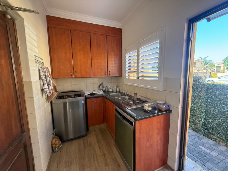 Secure Full Title Estate Living in Midrand! 3 Bedroom House - Photo 9