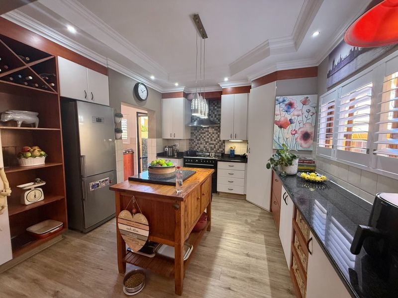 Secure Full Title Estate Living in Midrand! 3 Bedroom House - Photo 8