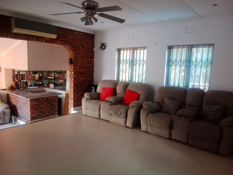 House For Sale in Ocean view, Bluff - Photo 3