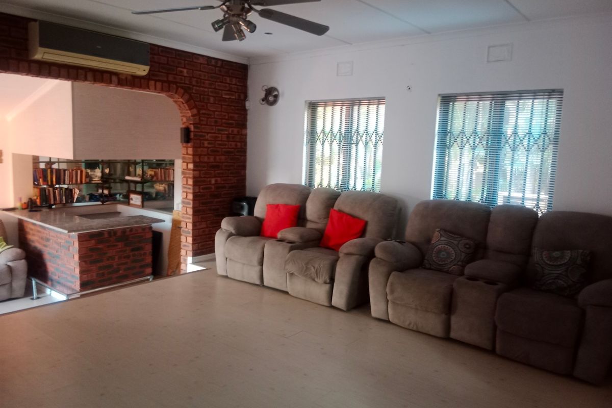 House For Sale in Ocean view, Bluff - Photo 3
