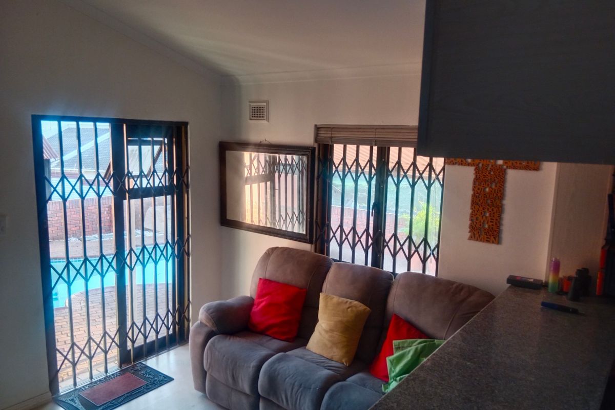 House For Sale in Ocean view, Bluff - Photo 4
