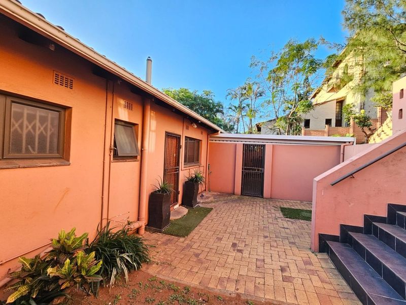 House For Sale in Ocean view, Bluff - Photo 2