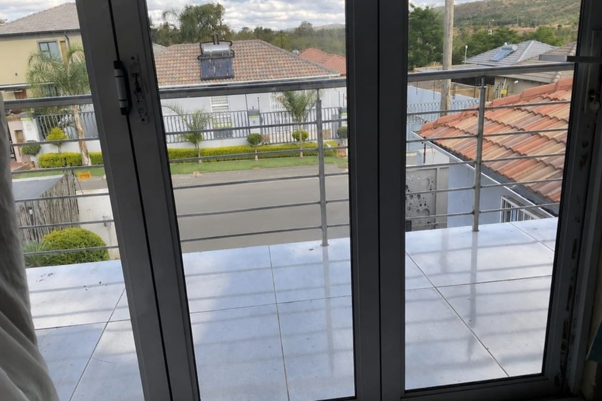 4 Bedroom House For Sale in Glenway Estate, Pretoria Gauteng - Photo 3