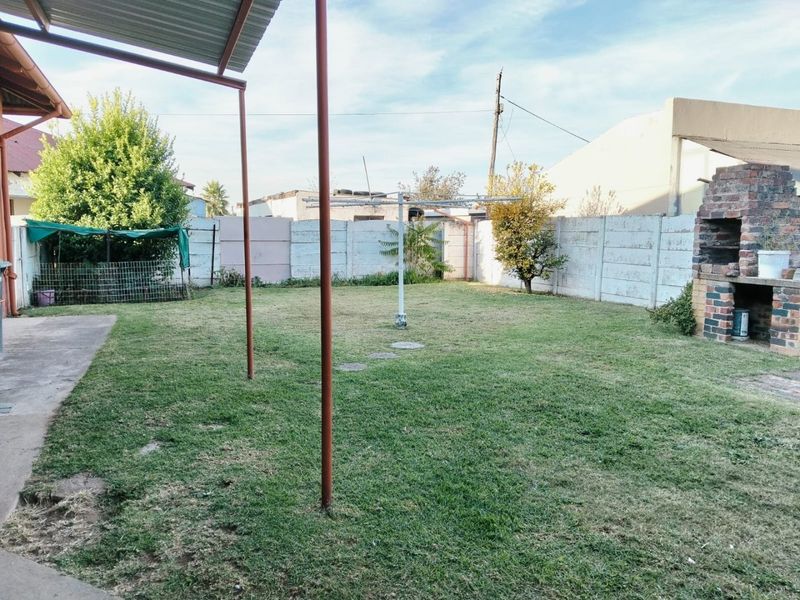 House For Sale in Glenvarloch, Nigel - Photo 3