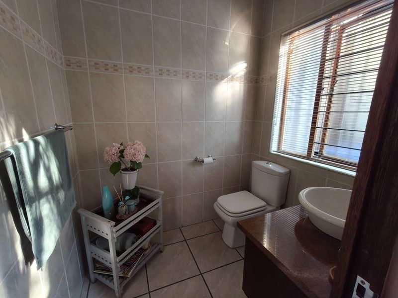 House For Sale in Stonehenge Ext 7, Close to Laerskool Laeveld, Nelspruit. - Photo 6