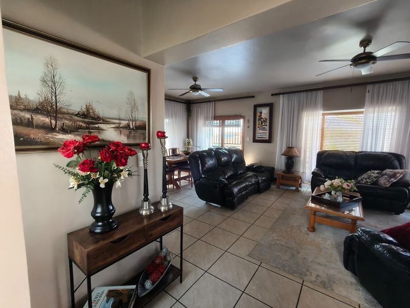 House For Sale in Stonehenge Ext 7, Close to Laerskool Laeveld, Nelspruit. - Photo 5