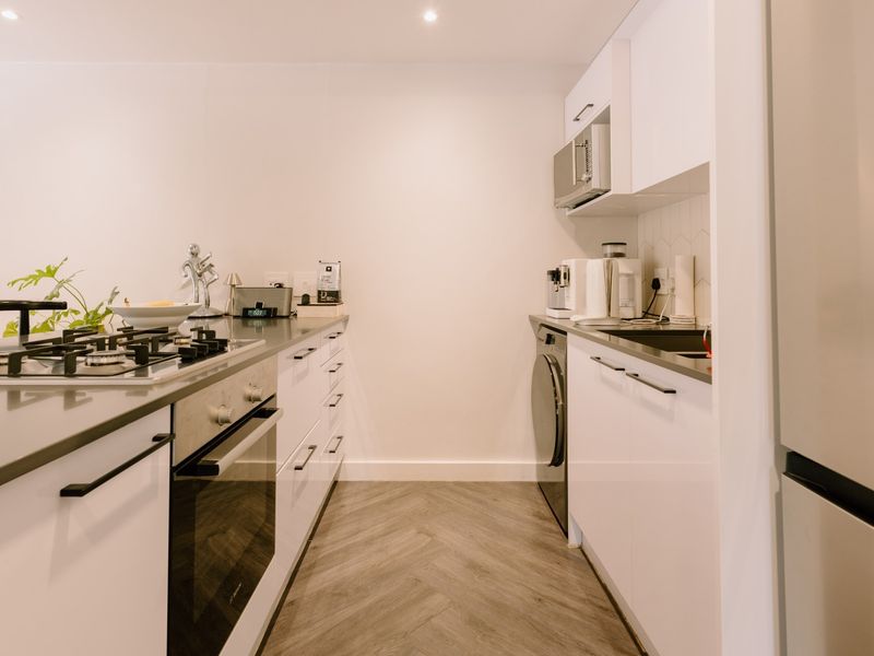 Apartment For Sale in Vredehoek, Cape Town - Photo 6