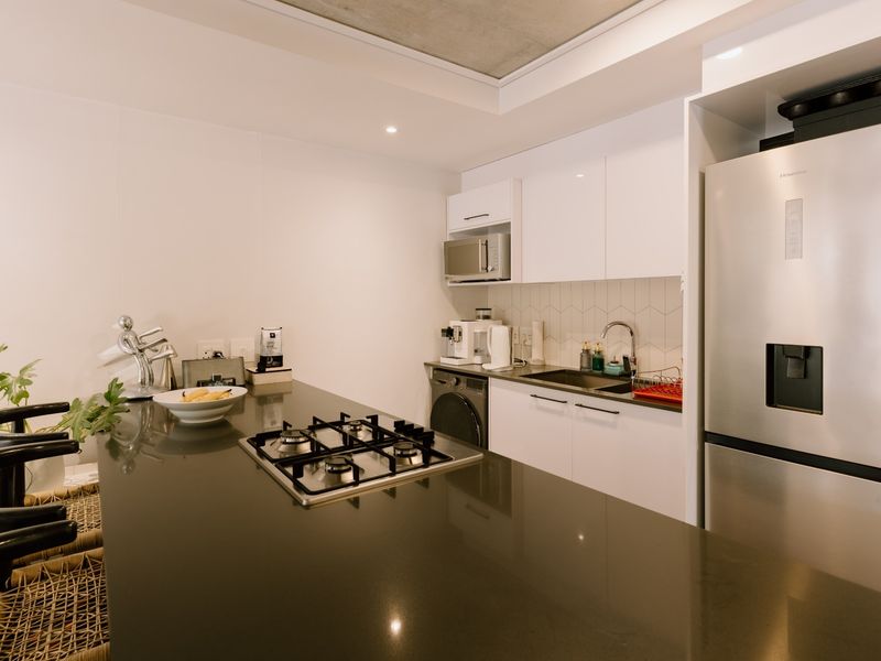 Apartment For Sale in Vredehoek, Cape Town - Photo 4