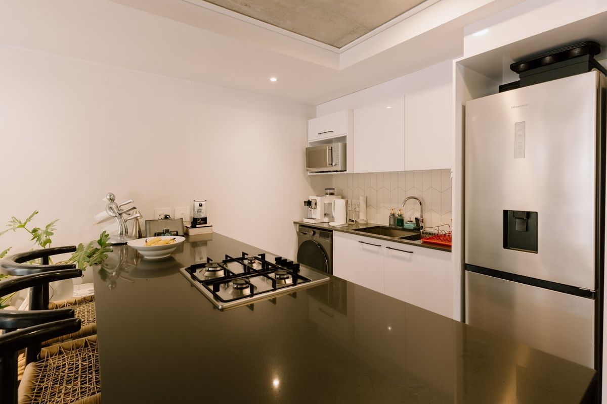 Apartment For Sale in Vredehoek, Cape Town - Photo 4