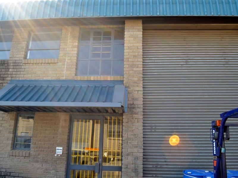 Warehouse To Rent in Kya Sands, GREAT WAREHOUSE UNIT 577 SQM, R 28 273 PM. IN SOUGHT AFTER LIGHT IND - Photo 1