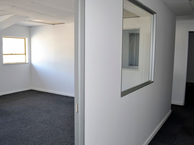 Warehouse To Rent in Kya Sands, GREAT WAREHOUSE UNIT 577 SQM, R 28 273 PM. IN SOUGHT AFTER LIGHT IND - Photo 5