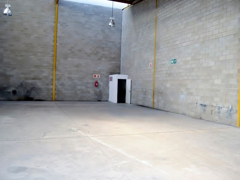 Warehouse To Rent in Kya Sands, GREAT WAREHOUSE UNIT 577 SQM, R 28 273 PM. IN SOUGHT AFTER LIGHT IND - Photo 3