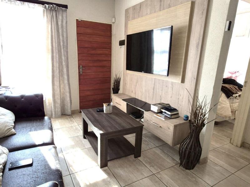 House For Sale in Modderbee, Benoni - Photo 1