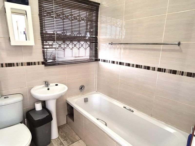 House For Sale in Modderbee, Benoni - Photo 7