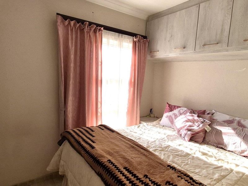 House For Sale in Modderbee, Benoni - Photo 6