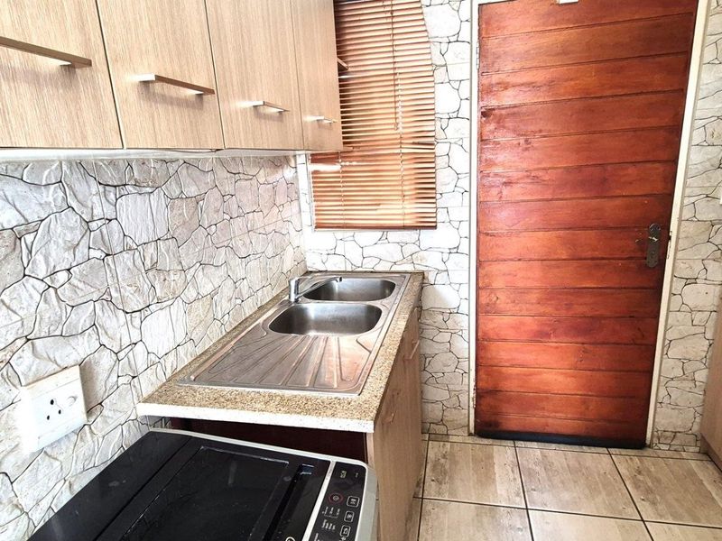 House For Sale in Modderbee, Benoni - Photo 5