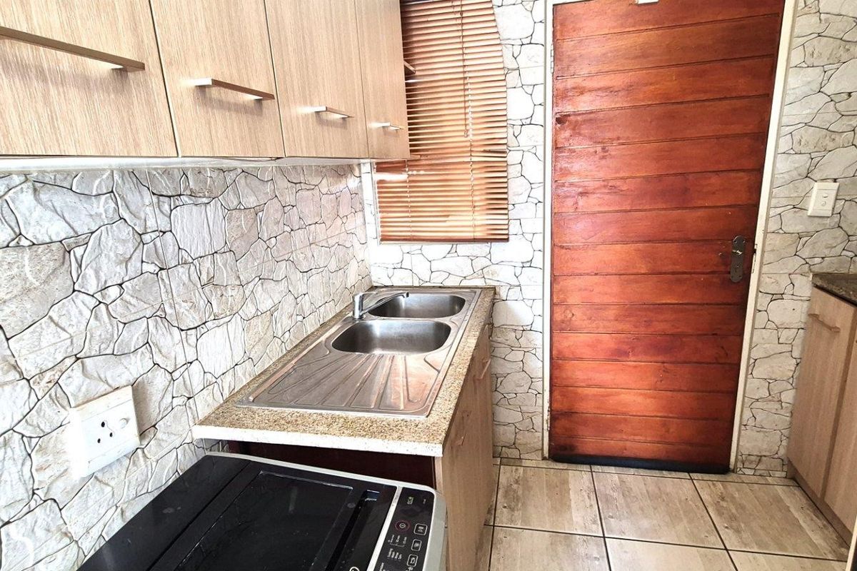 House For Sale in Modderbee, Benoni - Photo 5