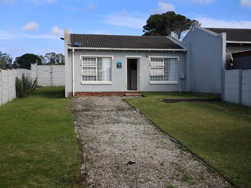 Neat 2 Bedroom Home in Sherwood - Photo 1