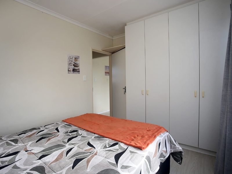 Neat 2 Bedroom Home in Sherwood - Photo 7