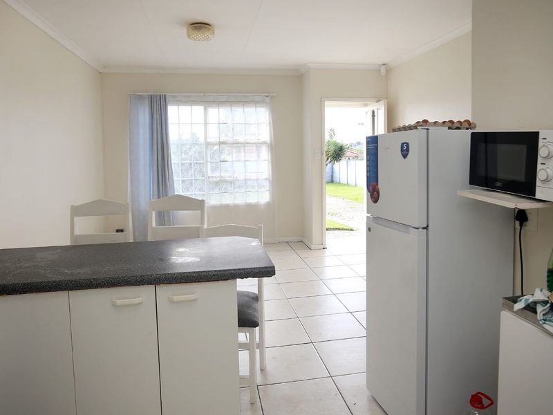 Neat 2 Bedroom Home in Sherwood - Photo 4