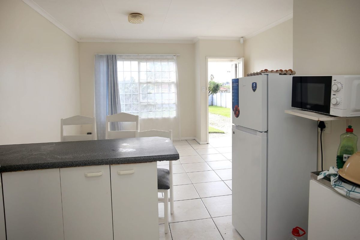 Neat 2 Bedroom Home in Sherwood - Photo 4