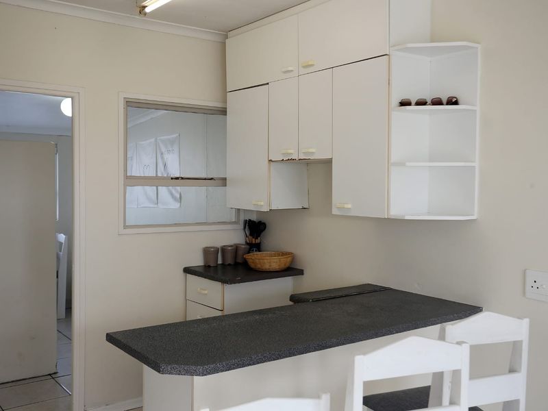 Neat 2 Bedroom Home in Sherwood - Photo 3