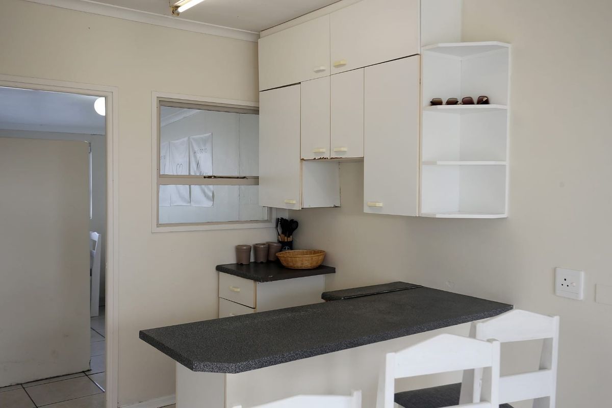 Neat 2 Bedroom Home in Sherwood - Photo 3