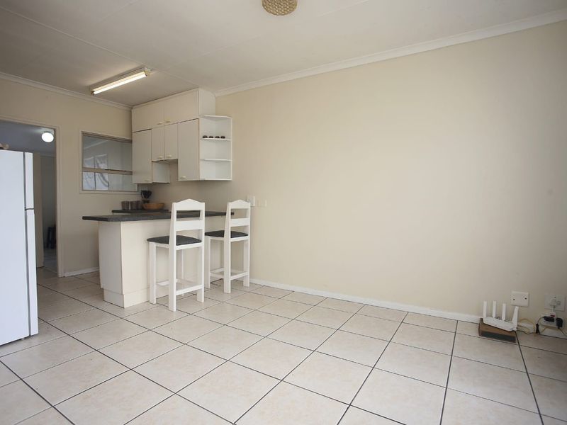 Neat 2 Bedroom Home in Sherwood - Photo 2