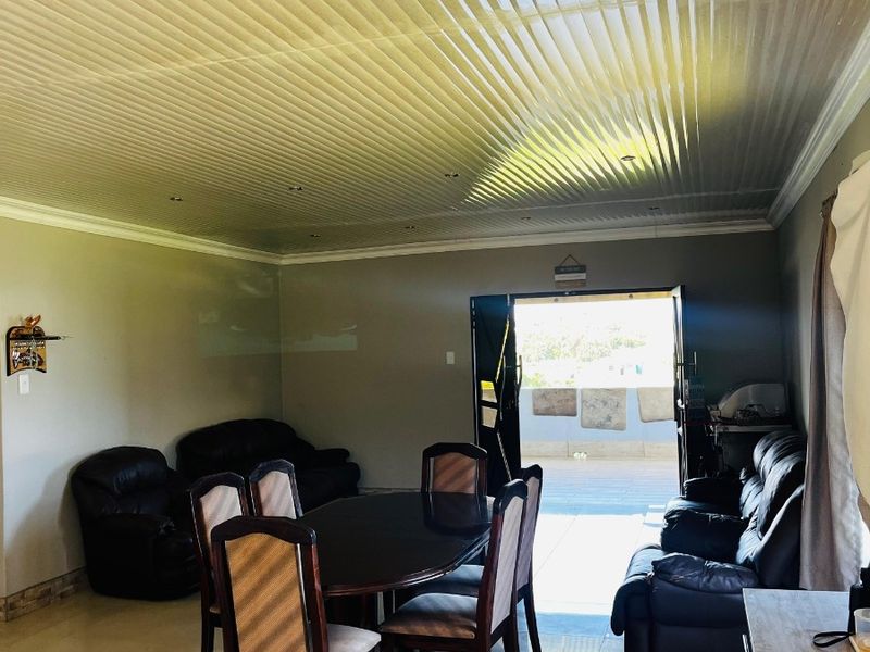 6 Bedroom House for Sale in Umngazana, Port St Johns - Photo 5