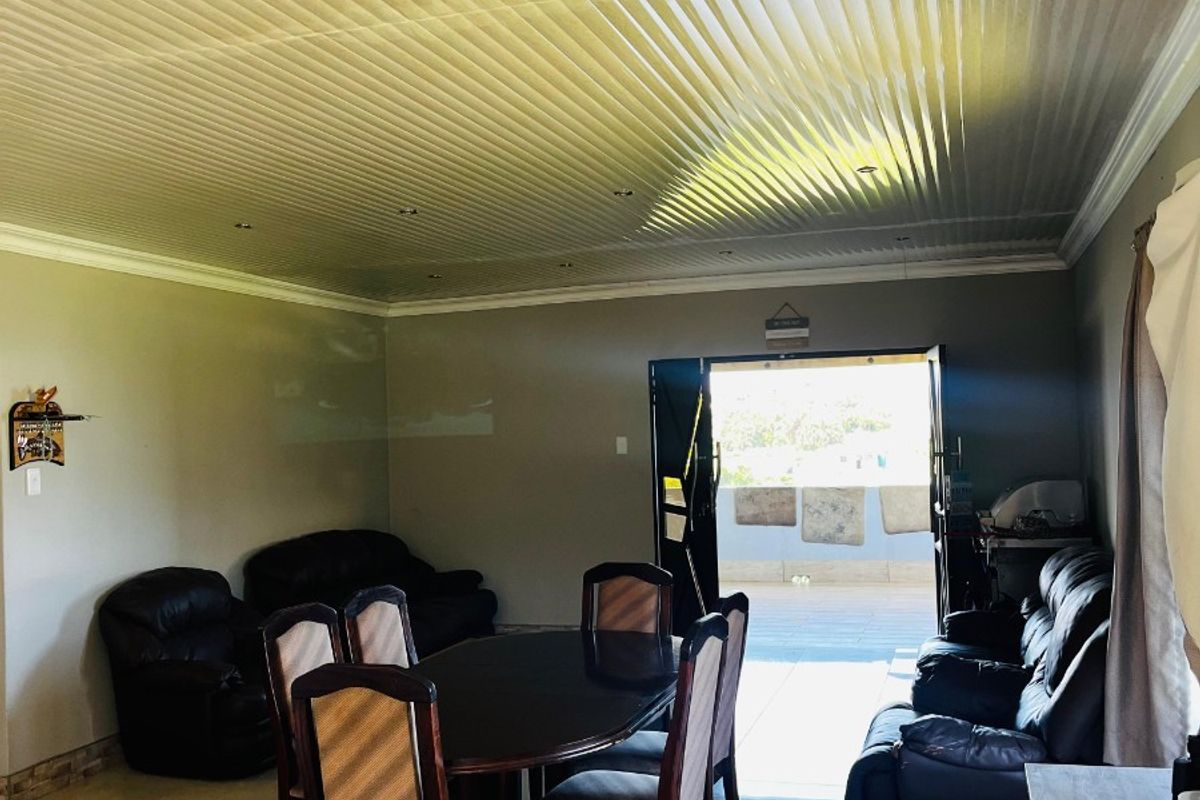 6 Bedroom House for Sale in Umngazana, Port St Johns - Photo 5