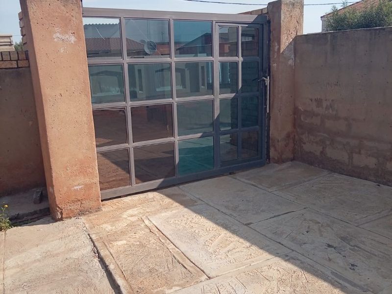 House To Rent in Protea Glen, Soweto - Photo 4
