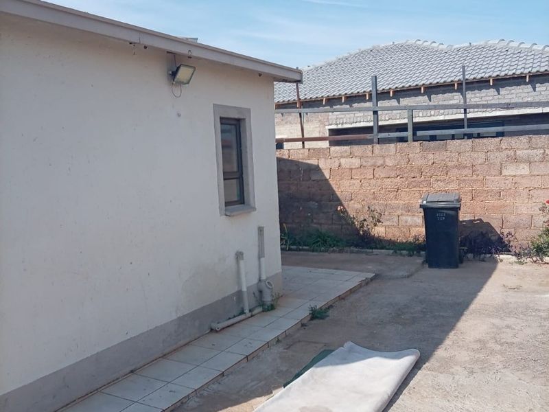 House To Rent in Protea Glen, Soweto - Photo 3
