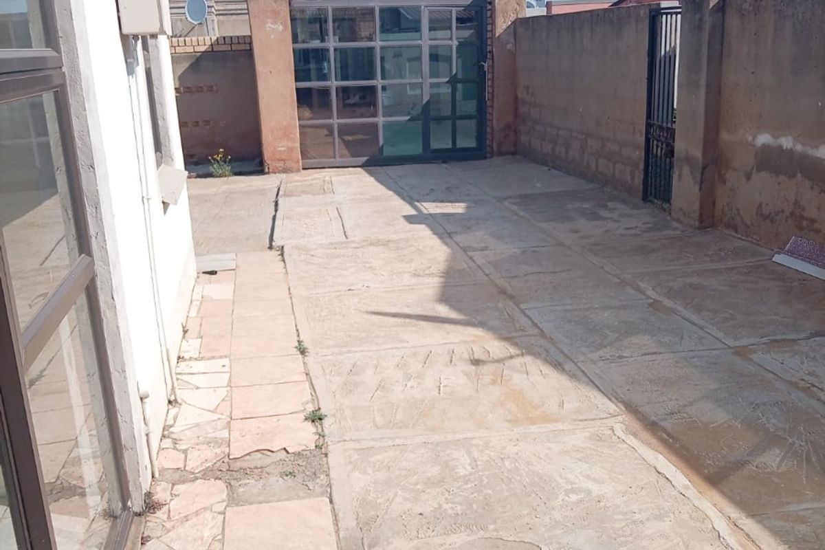 House To Rent in Protea Glen, Soweto - Photo 2