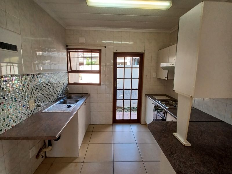 1 Bed / 1 Bath Ground Floor Apartment To Rent in Glen Atholl, Sandton - Photo 10