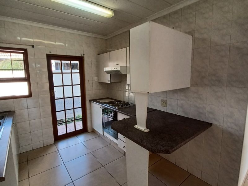 1 Bed / 1 Bath Ground Floor Apartment To Rent in Glen Atholl, Sandton - Photo 9