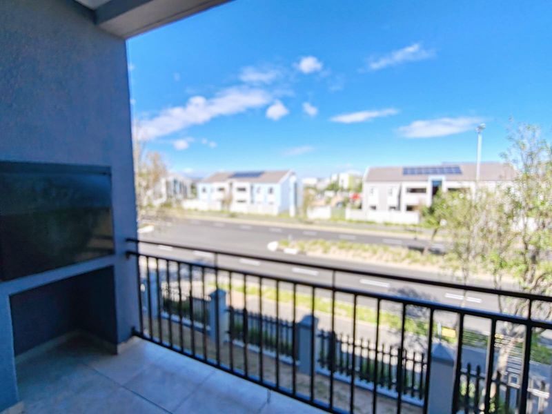 Renovated 2 Bed unit in Burgendy Estate - Photo 9