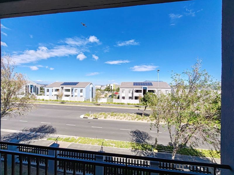 Renovated 2 Bed unit in Burgendy Estate - Photo 10