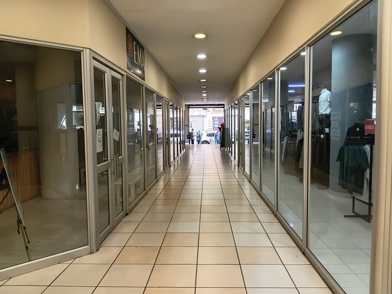 Retail Space To Rent in Johannesburg - Photo 5