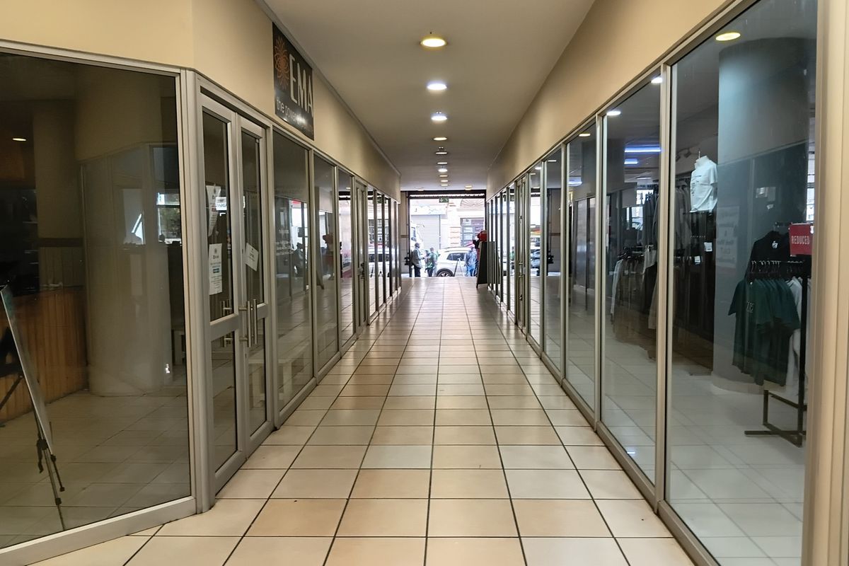 Retail Space To Rent in Johannesburg - Photo 5