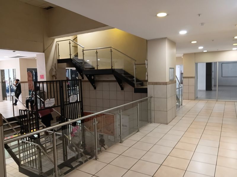 Retail Space To Rent in Johannesburg - Photo 8
